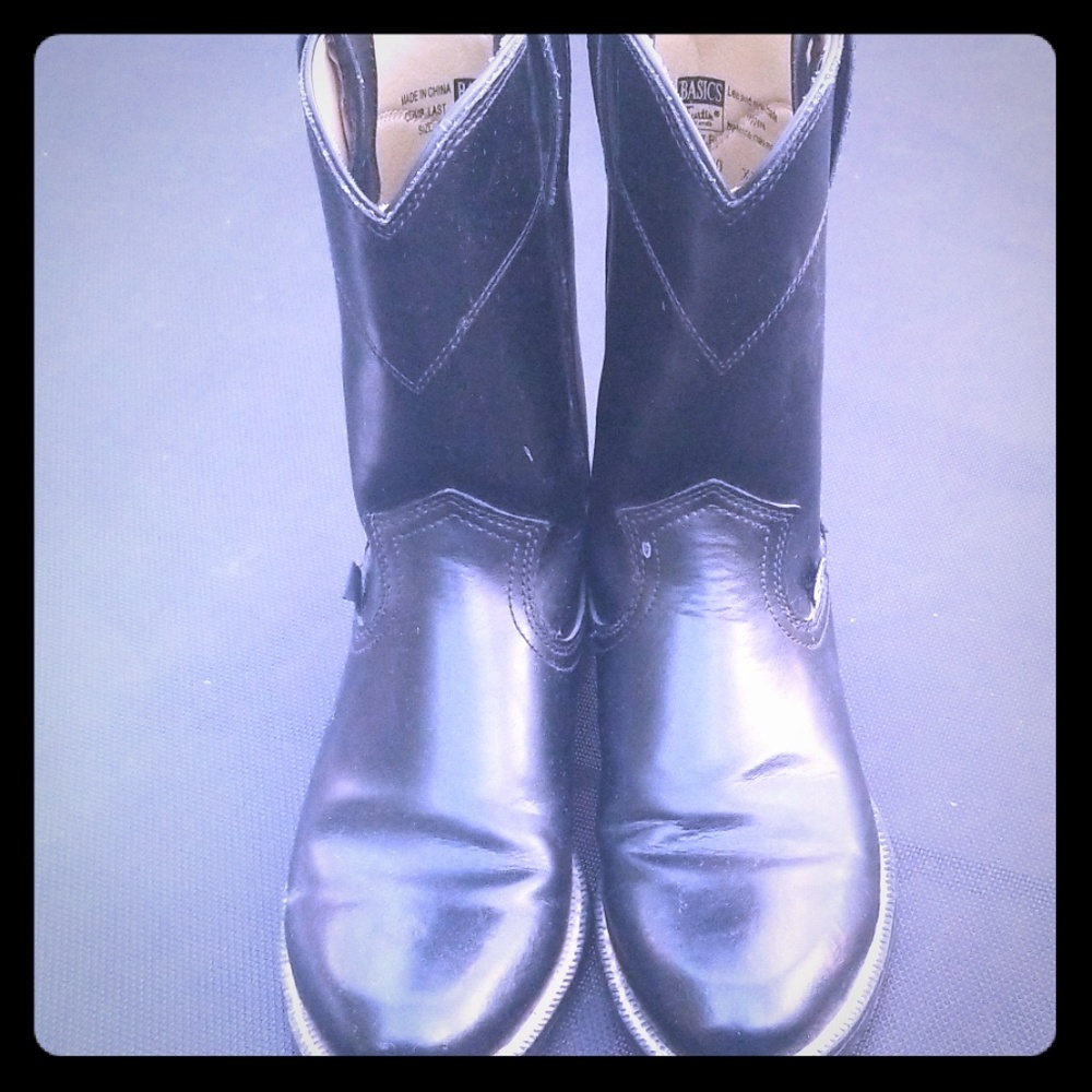 Stunning black noir Justin boots